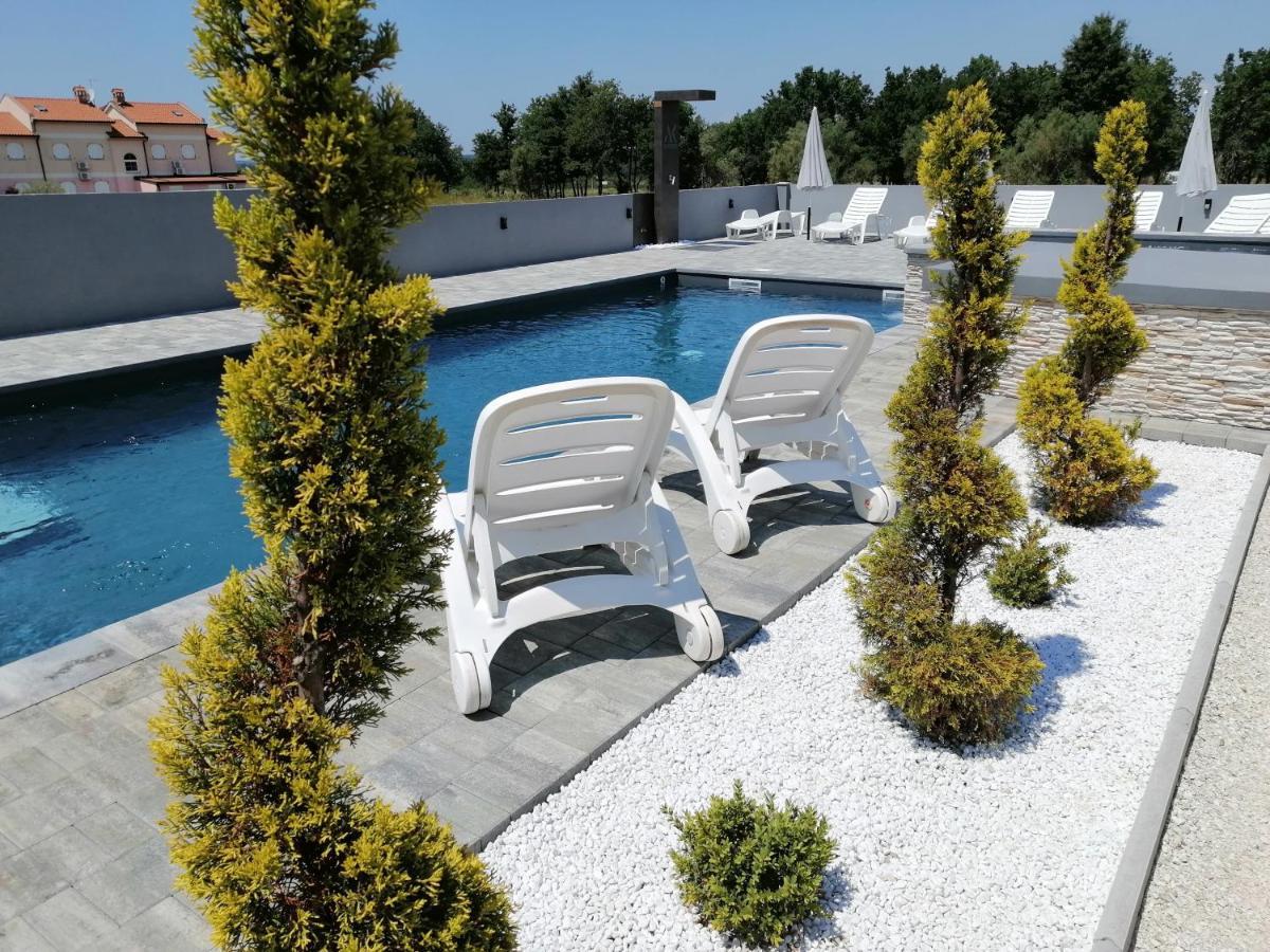 Apartments Katja Porec Bagian luar foto