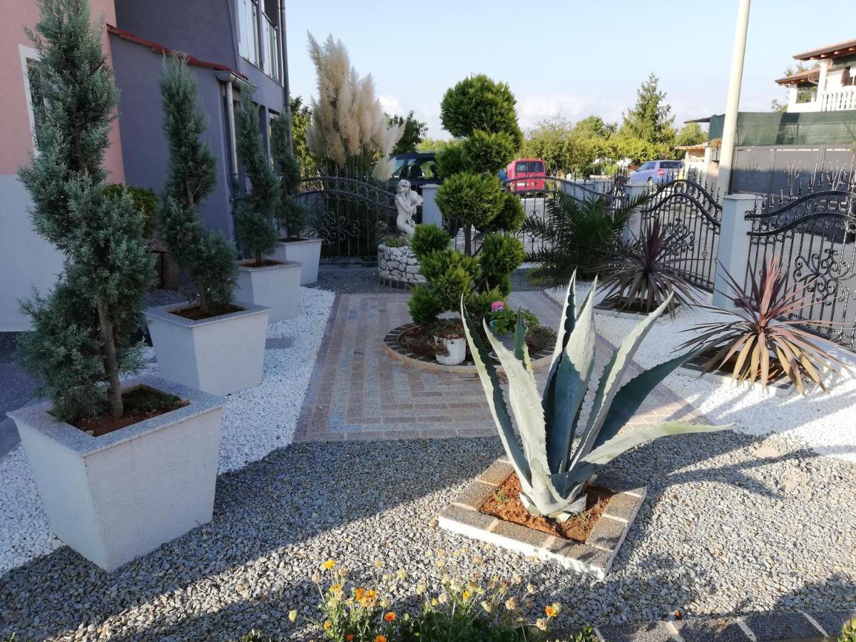 Apartments Katja Porec Bagian luar foto