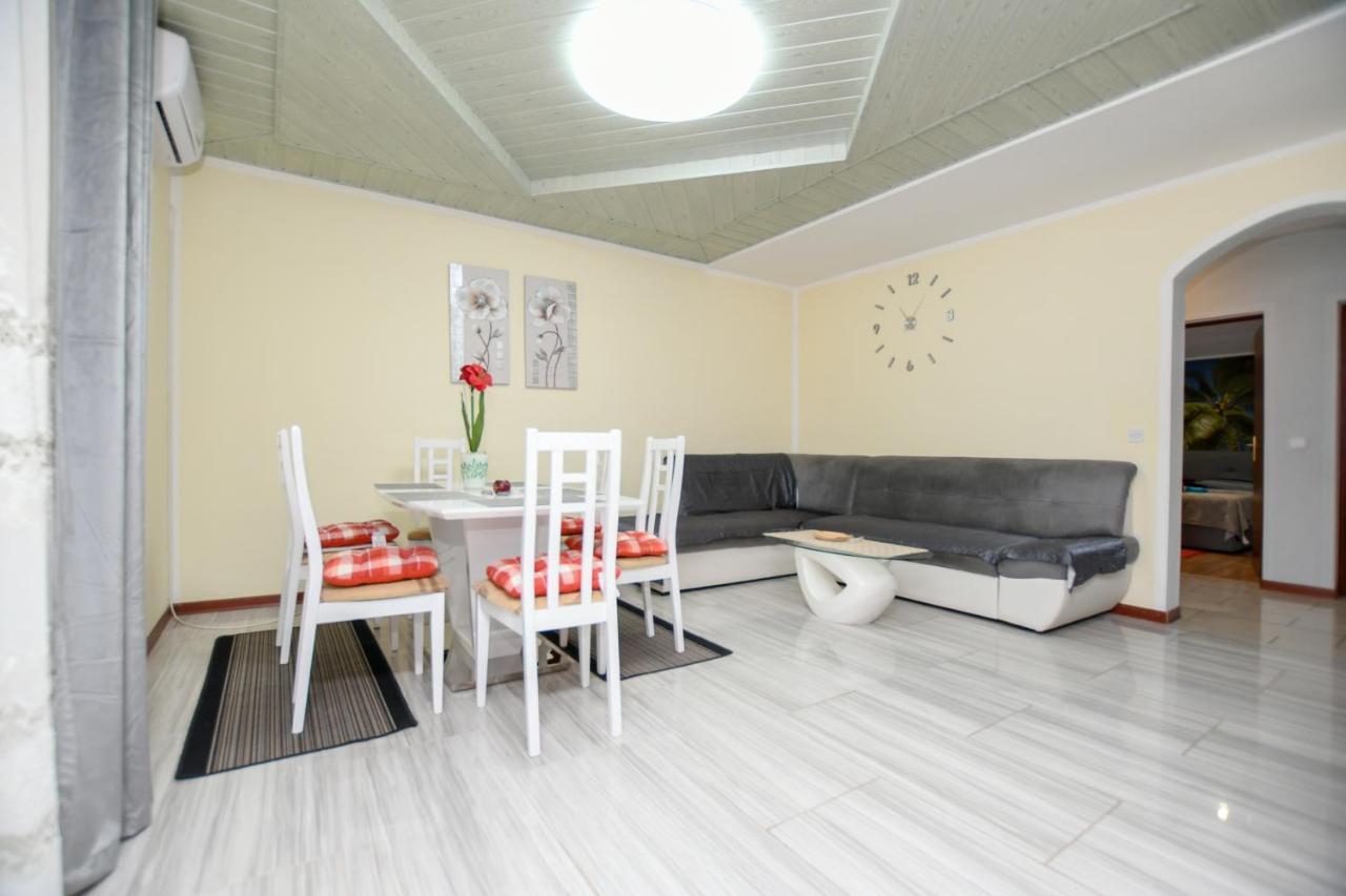 Apartments Katja Porec Bagian luar foto