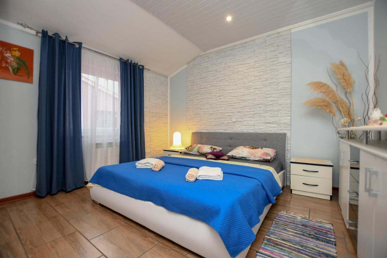 Apartments Katja Porec Bagian luar foto
