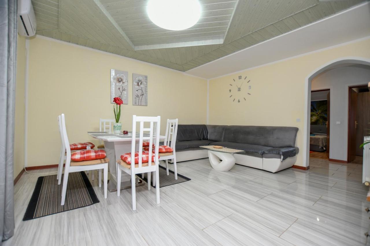 Apartments Katja Porec Bagian luar foto