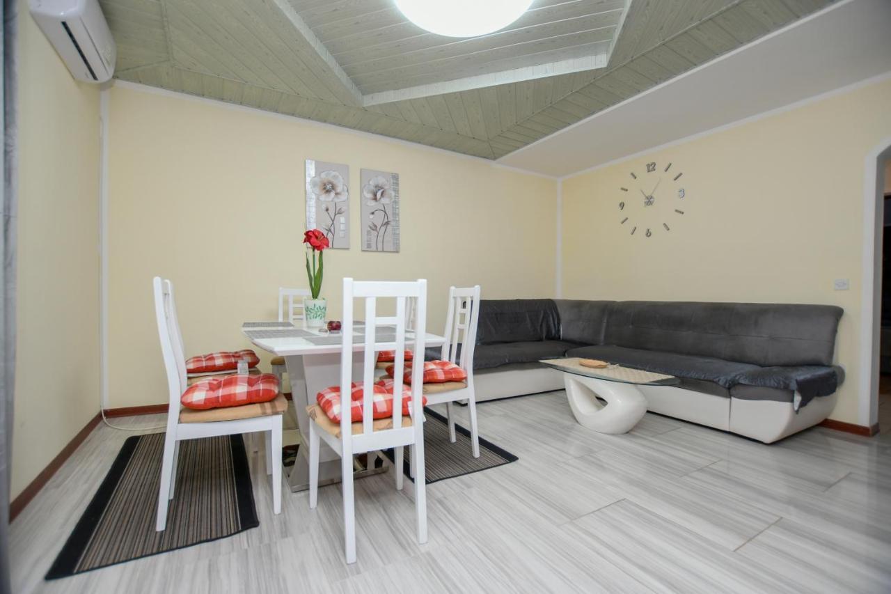 Apartments Katja Porec Bagian luar foto